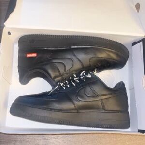 Supreme forces black size 9